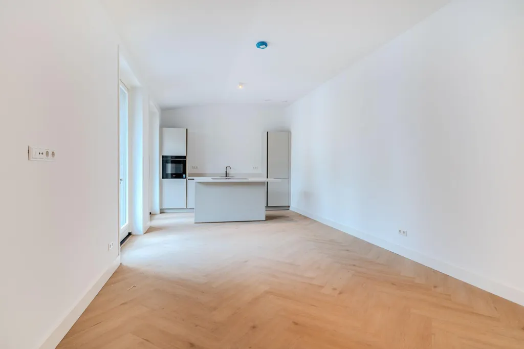 Living Room - Modernised Three-Bedroom Flat with Garden in 's-Gravenhage