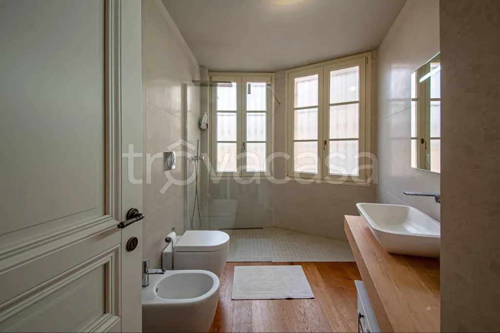 Bathrooms - Luxury Flat with Sea View in Bordighera
