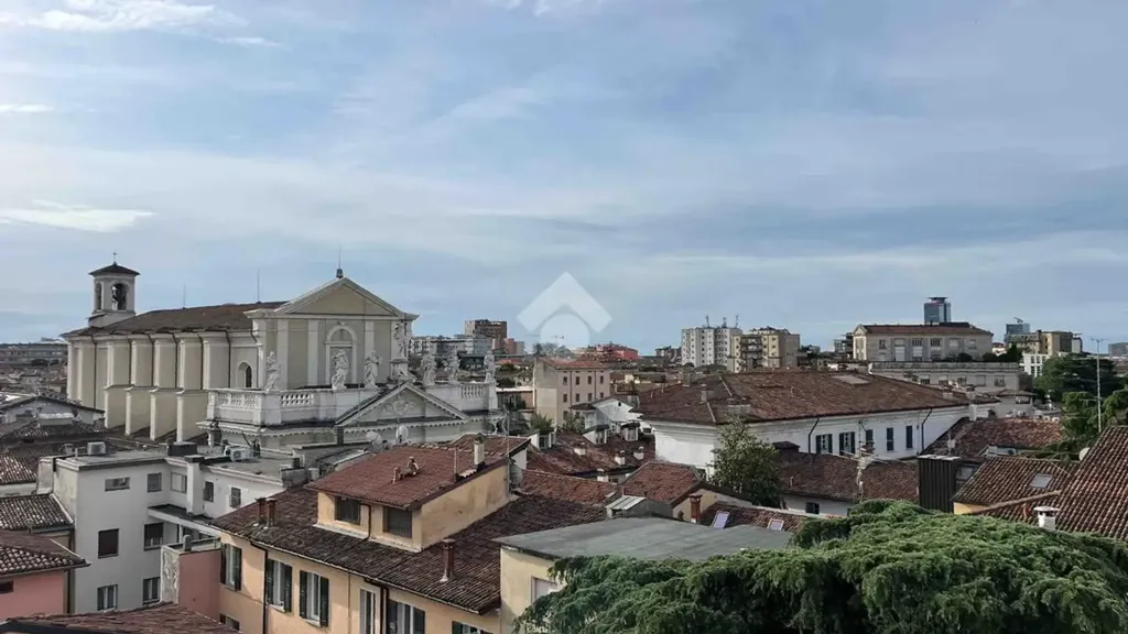 Terrazza - Spacious Apartment with Balcony in Brescia