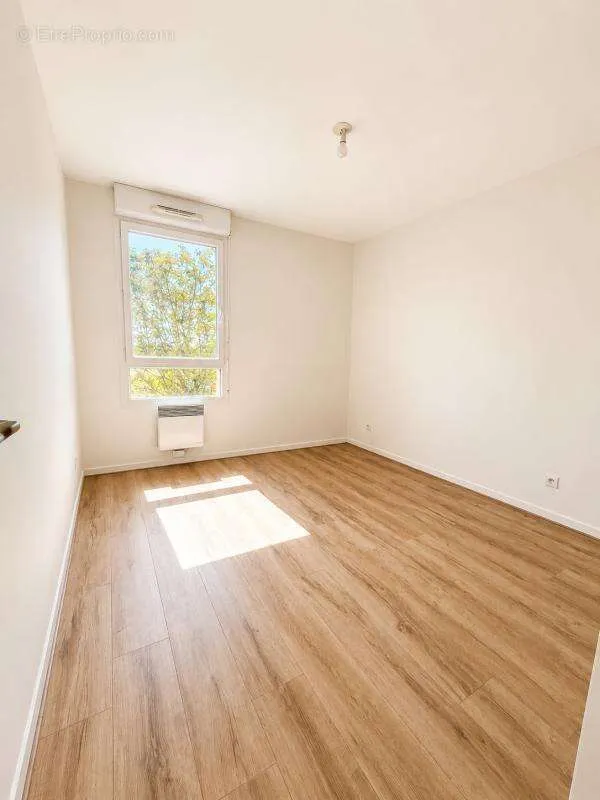 Pièces - Appartement Lumineux avec Balcon, Proche Collège