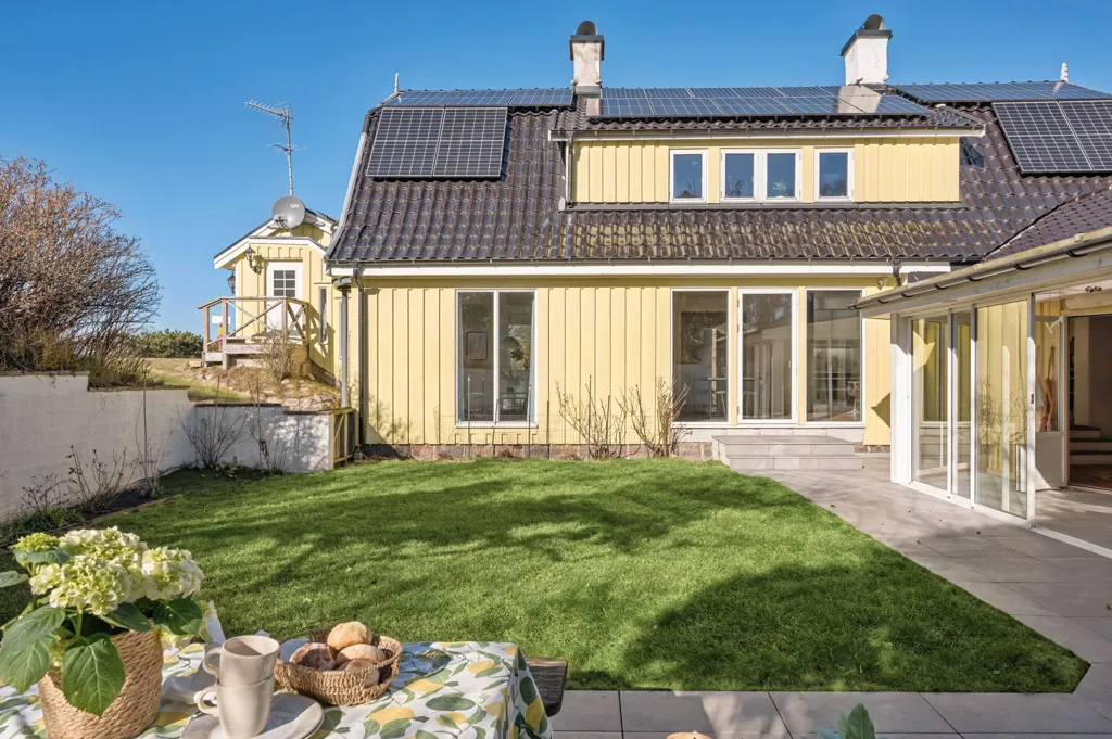Jardin - Seafront Villa with Guesthouse in Ängelholm