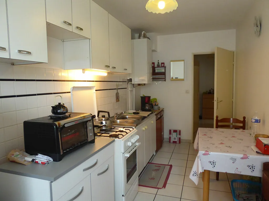 Cucina - 3-Bed Flat with Terrace in Sens Centre