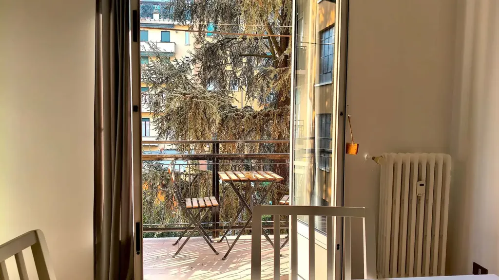 Balcon - Armed Studio with Balcony in Milan