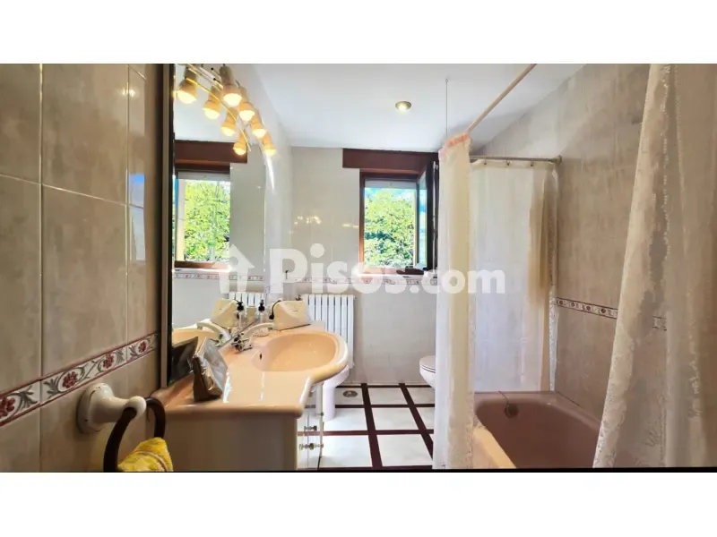 Bathrooms - Stone Cottage with Character in Entrambasaguas