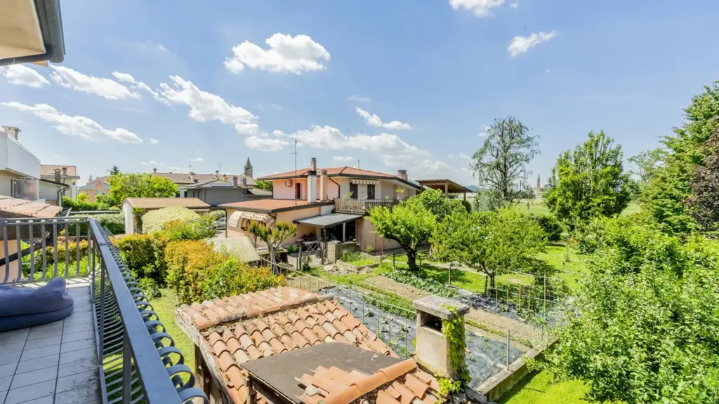Aed - Villa with Private Garden in Due Carrare