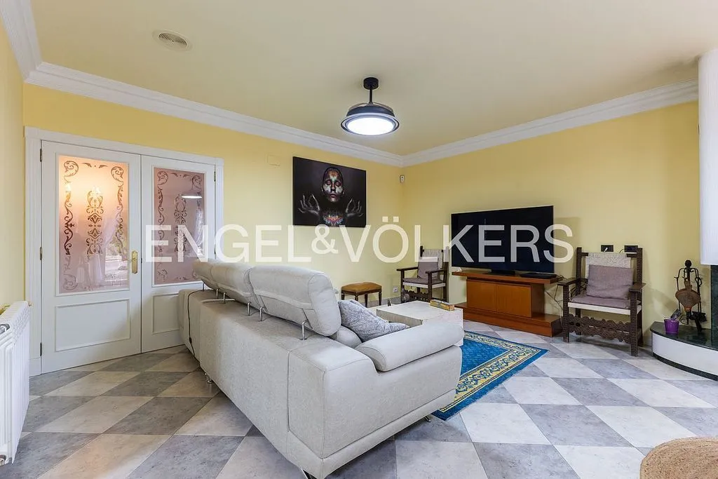 Elutuba - Equestrian Estate with Pool in Enguera