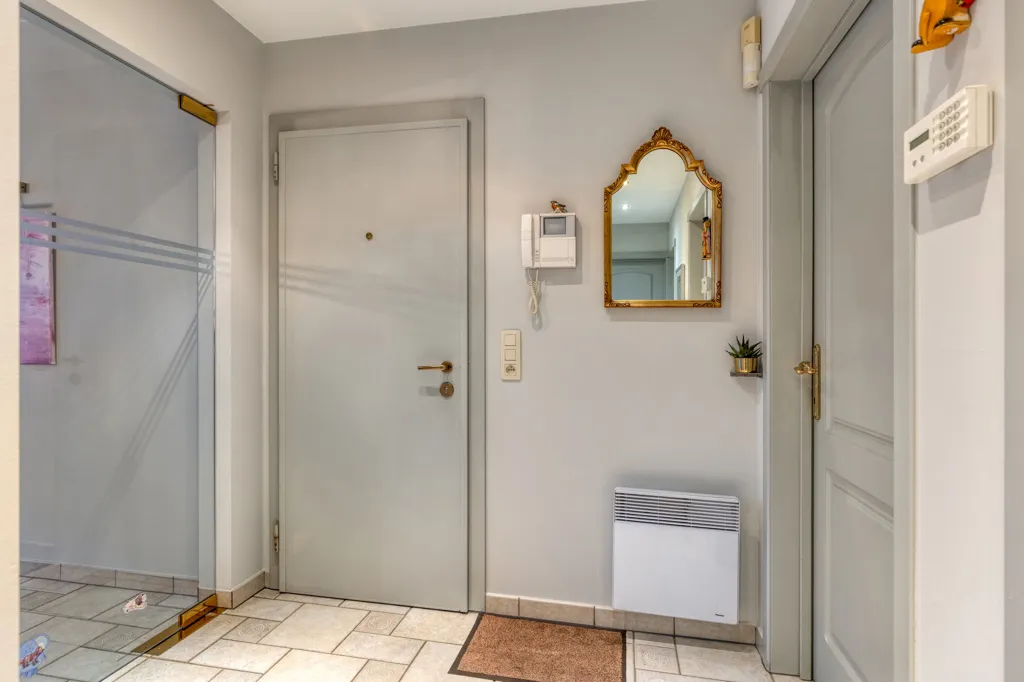 Entrée - Appartement avec Terrasse et Garage à Schoten
