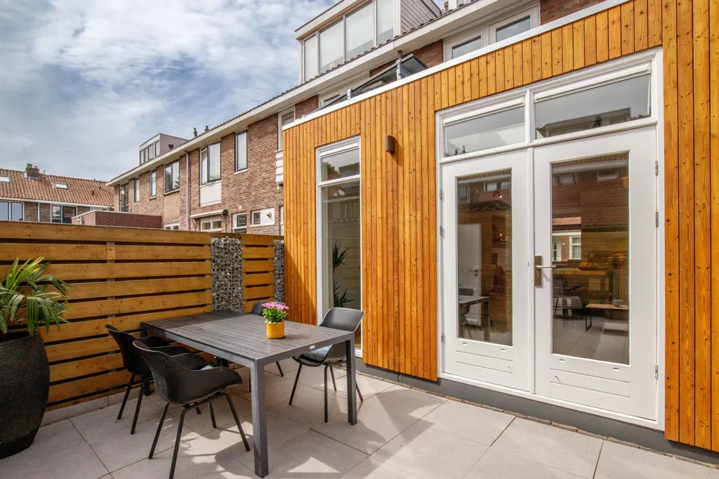Terrasse - Modernised Townhouse with Rooftop Space in Gouda