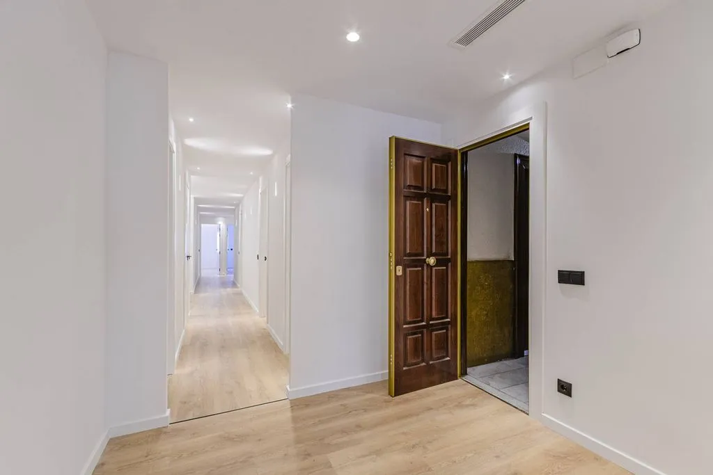 Esik - Luxury Flat with City View in Barcelona