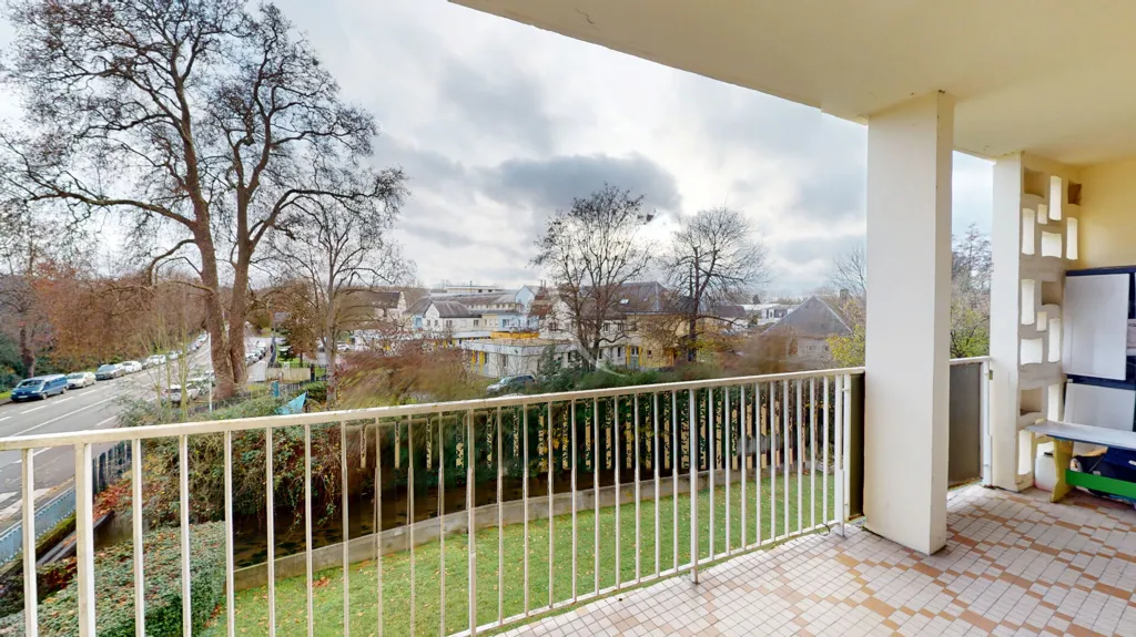Rõdu - 5-Piece Apartment with Balcony in Eure