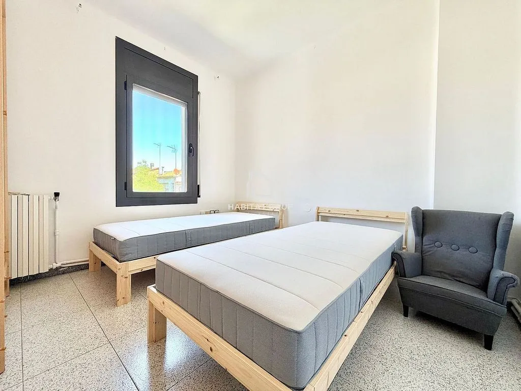Magamistoad - Semi-detached House with Pool in Manlleu