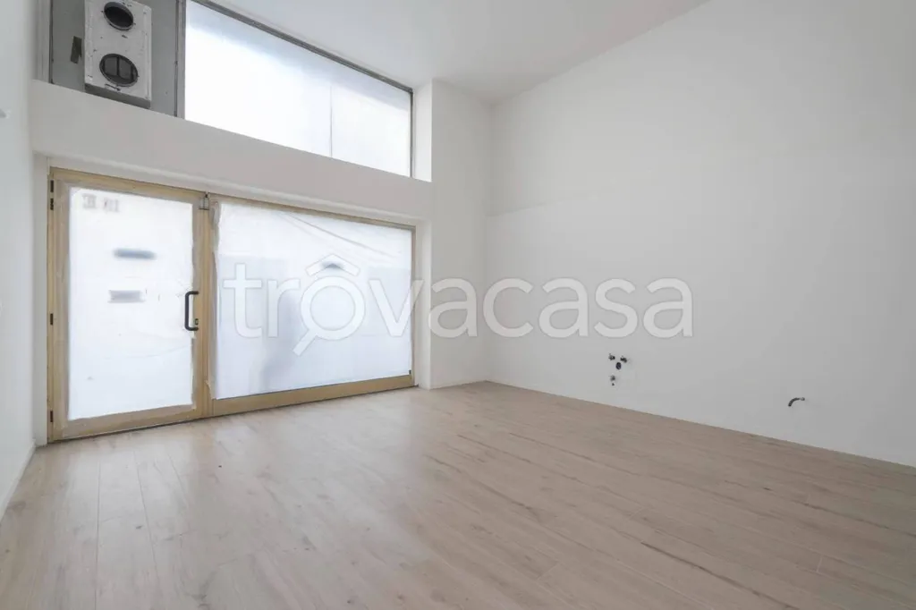 Pièces - Modern Loft with Dual Access in Turin