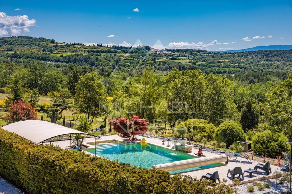 Piscine - Bastide Élégante avec Vues Panoramiques sur le Luberon à Murs