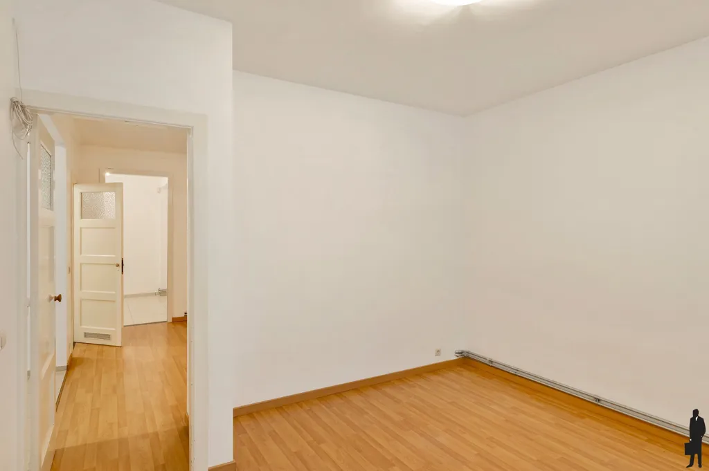 Toad - Fully Renovated Commercial Unit in Quellinstraat, Antwerp