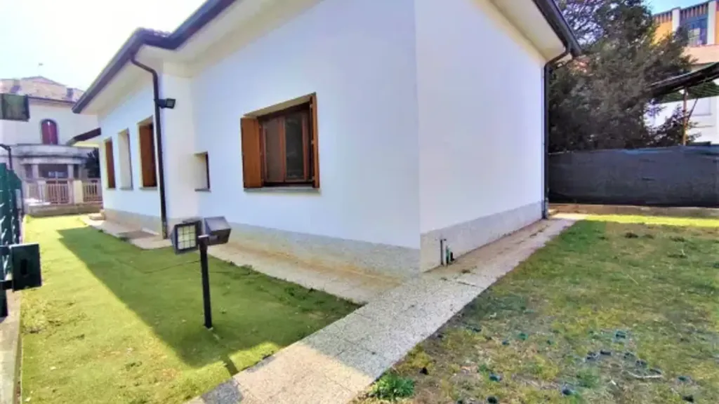 Välivaade - Solar-Powered Villa in Carugo