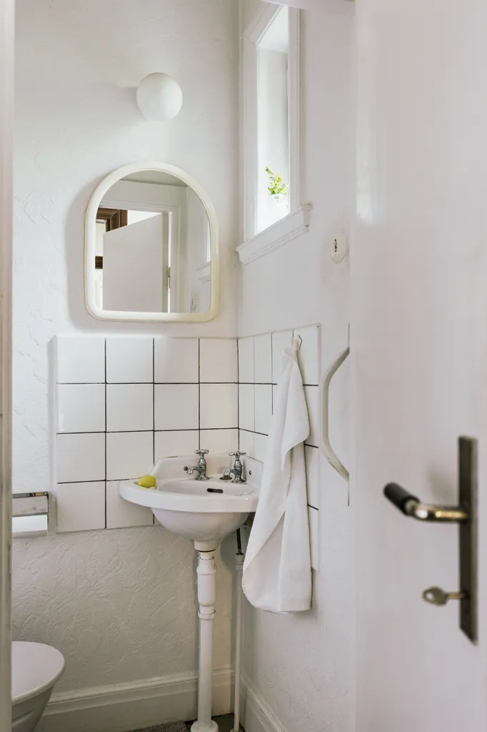 Salles de bain - 20s Classicist Villa with Garden in Lund