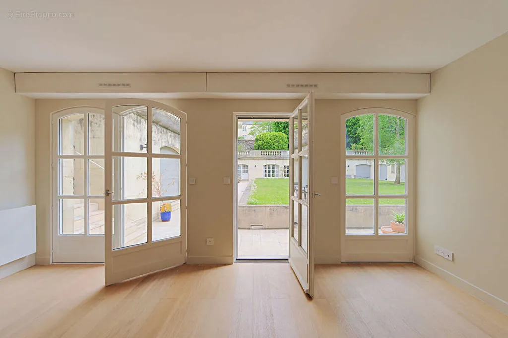 Living Room - Studio with Courtyard View in Paris 3ème