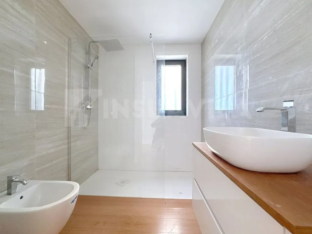 Bathrooms - Modern Villa with Pool near Caminha