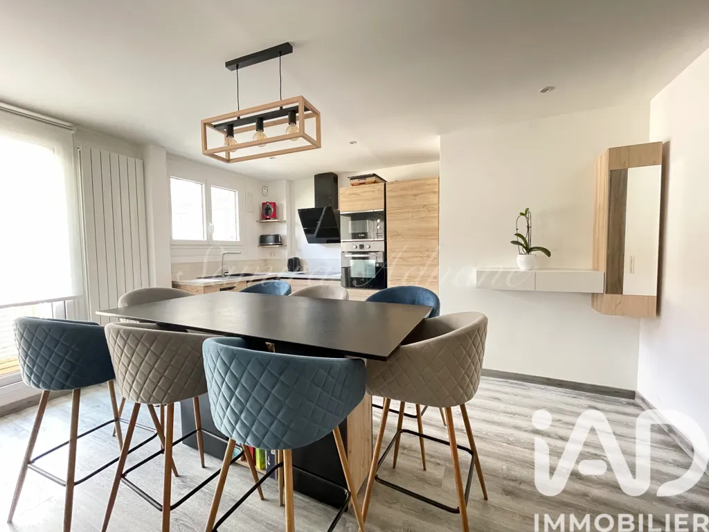 Sala da pranzo - T4 Apartment with Balconies in Rueil-Malmaison