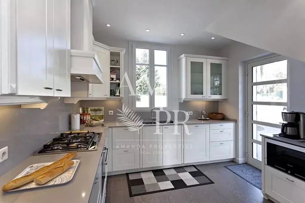 Kitchen - Luxury Villa with Sea View in Cannes