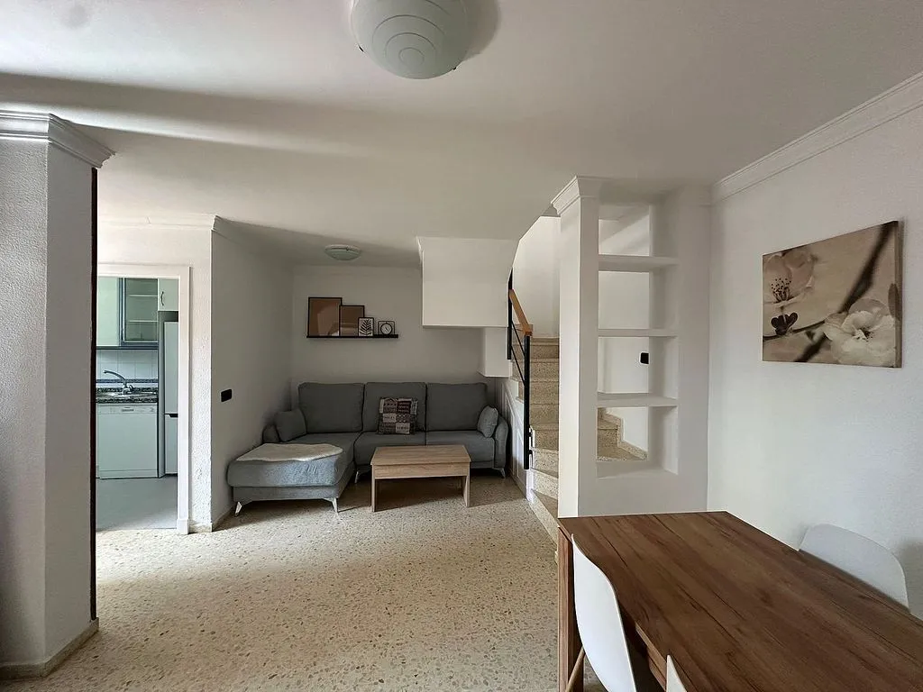Elutuba - Semi-Detached House with Terrace in South