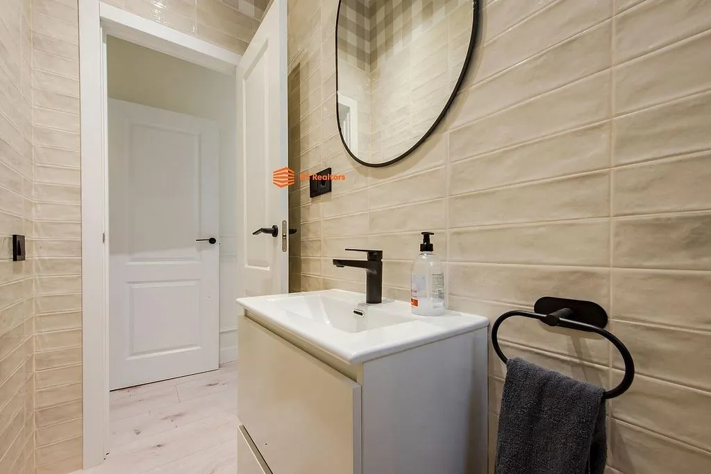 Salles de bain - Luxury Apartment with Rustic Elegance in Madrid