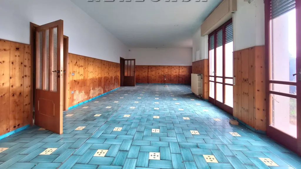 Esik - Independent House with Large Garden in Osimo