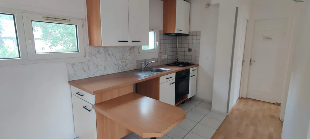 Cucina - 3-Piece Flat with Balcony in Yerres Centre