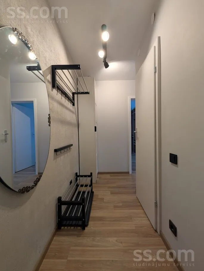 Flur - 3-Bedroom Flat with Balcony in Āgenskalns