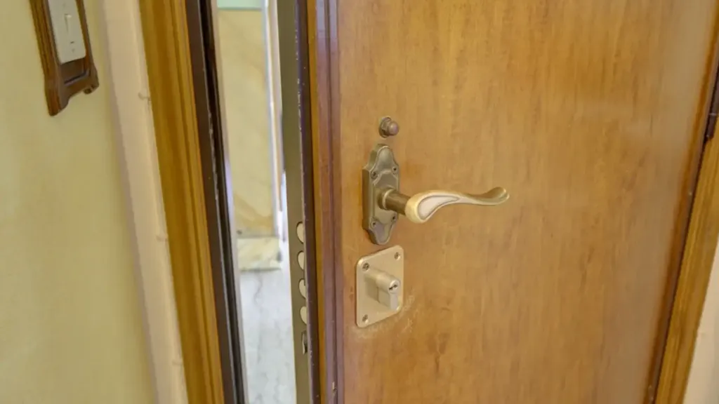 Esik - Partially Rented Flat with Balcony in Rivalta di Torino