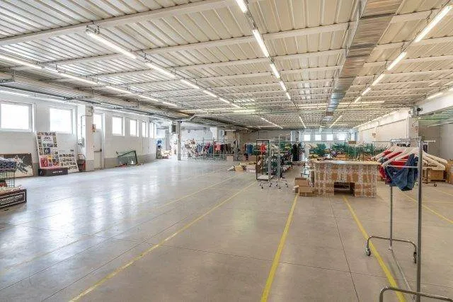 Pièces - Industrial Building with Showroom in Cuneo