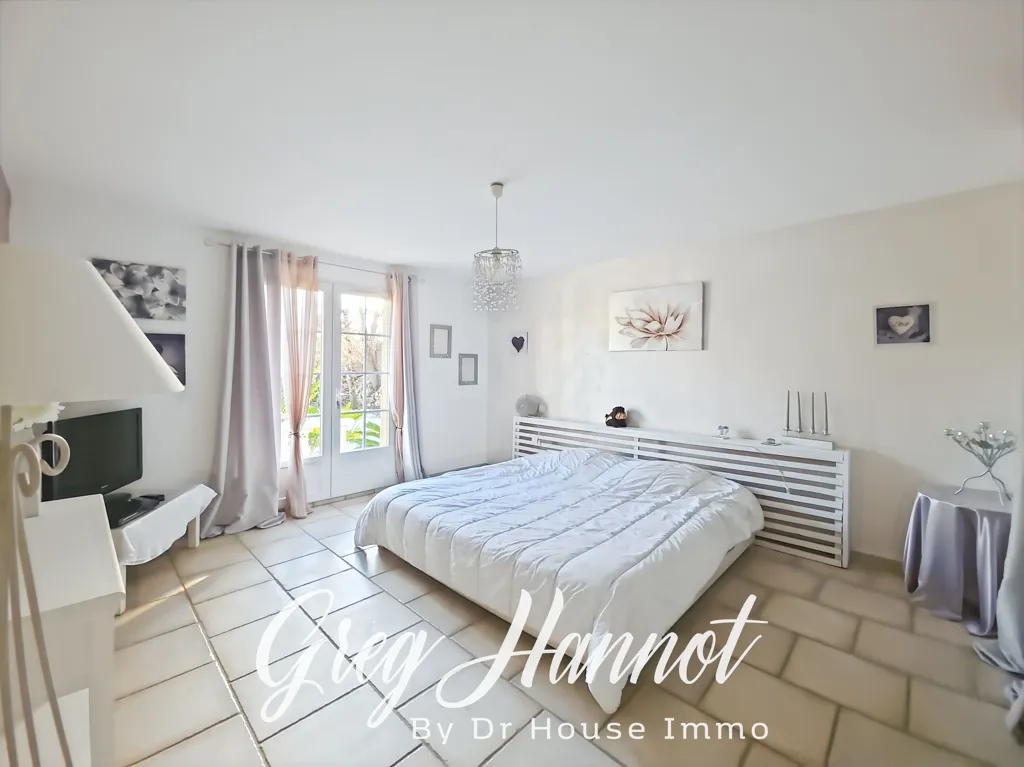 Chambres - Maison de Charme avec Piscine à Besse-sur-Issole