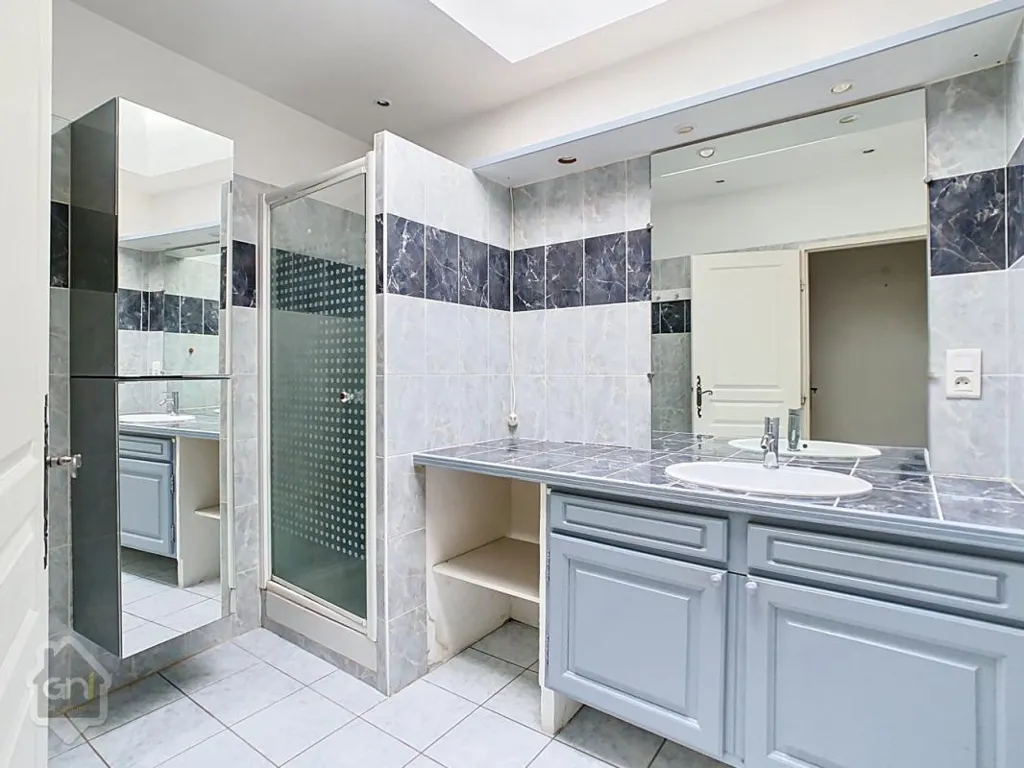 Salles de bain - Maison de Village avec Cour et Terrasse à Senas