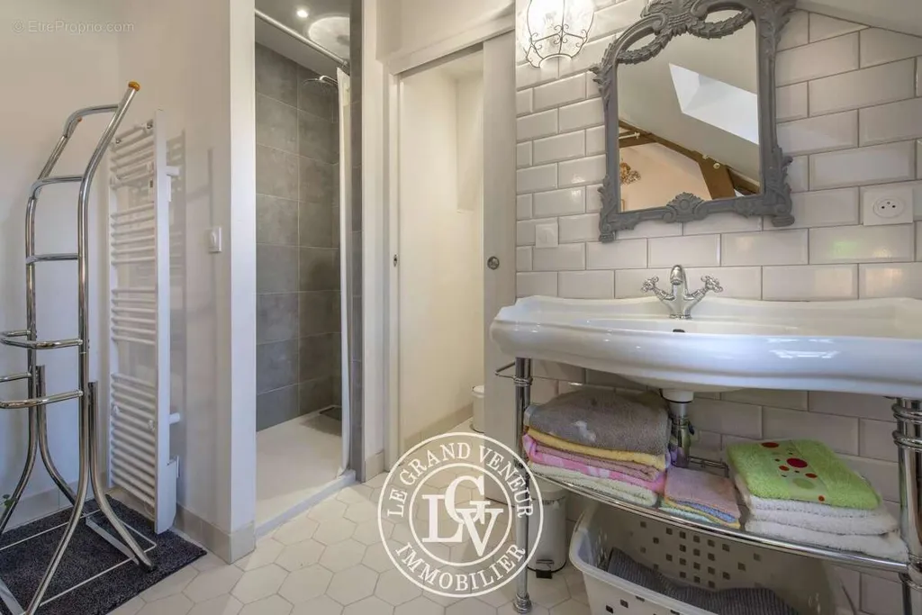 Salles de bain - Longère Rénovée avec Gîte Indépendant près de Fontainebleau