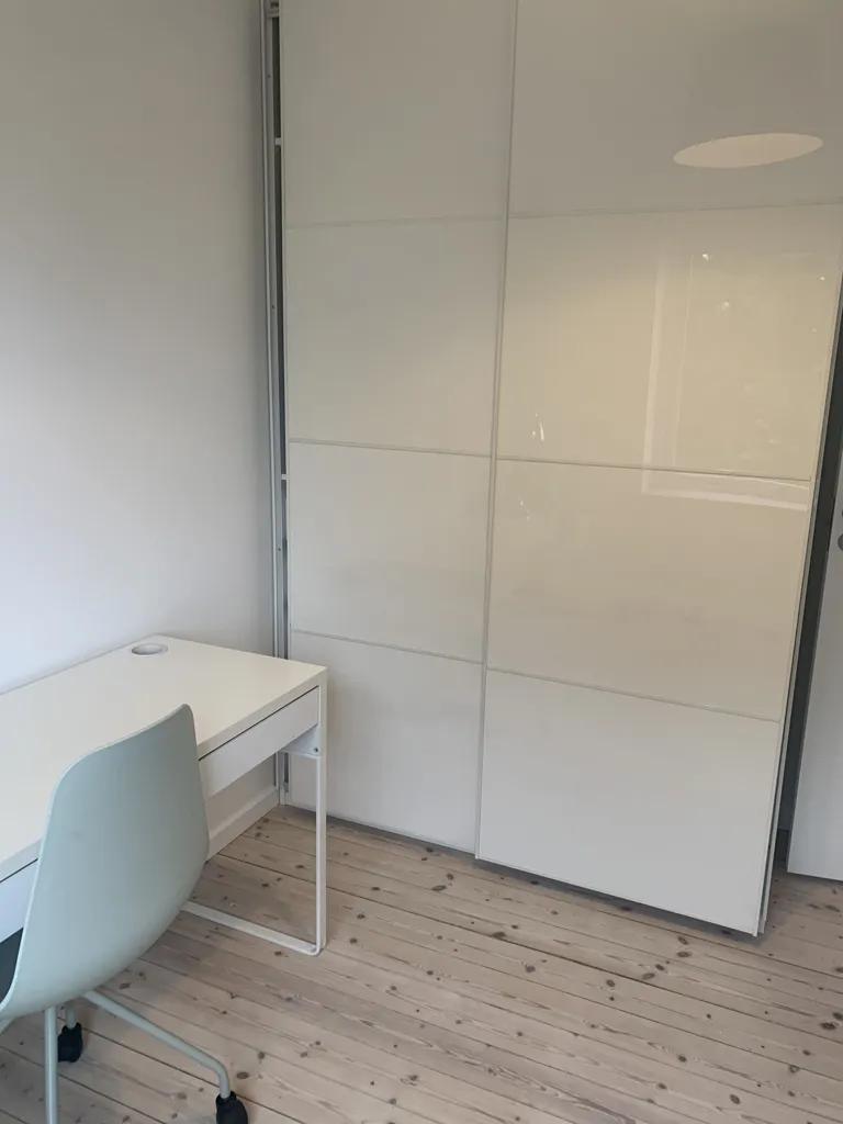 Kabinet - Furnished 3-Room Apartment with Balcony