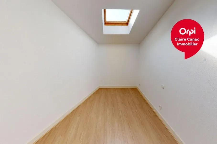 Pièces - Appartement Rénové avec Balcon à Castres