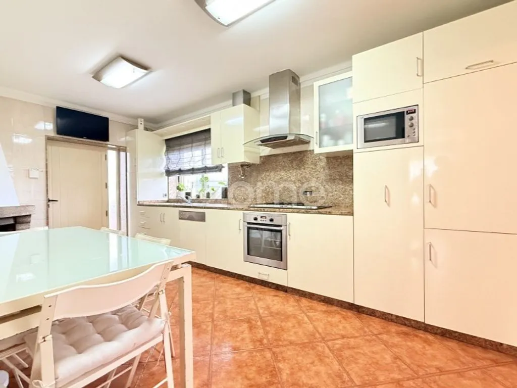 Köök - Luxury House with Garage in Brito, Guimarães
