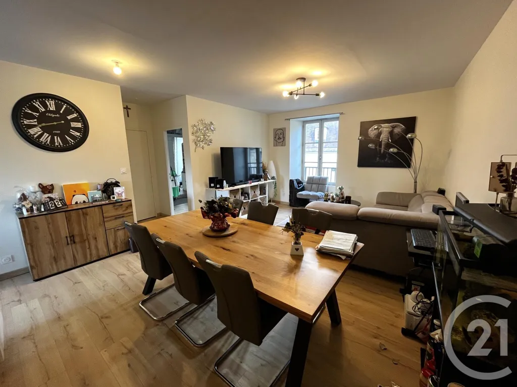 Söögituba - 3-Bedroom Apartment with Open Kitchen in Argentan
