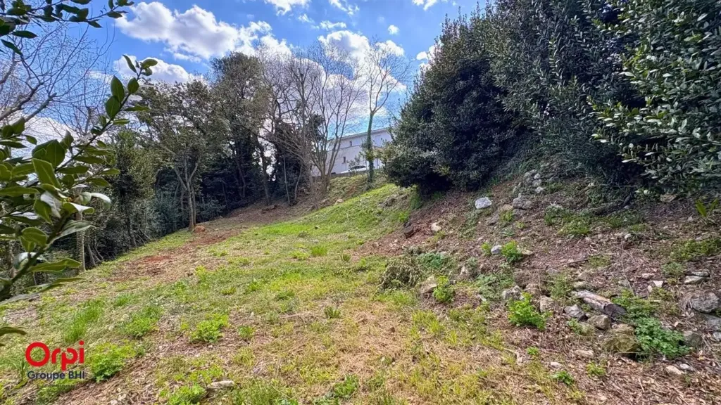 Garden - Constructible Plot with Water Access in Montpezat