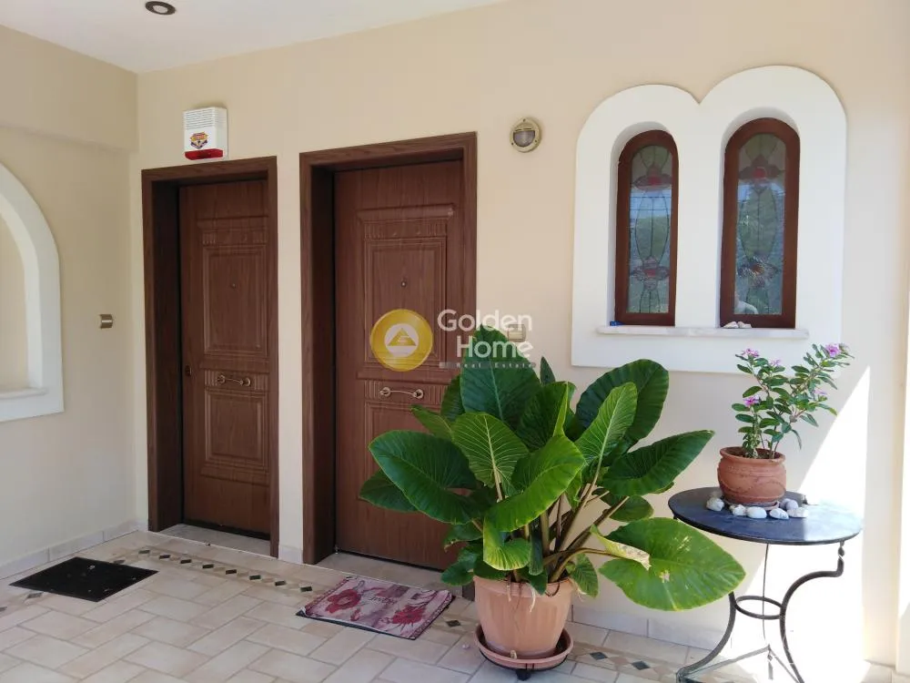 Entrée - 7-Bedroom Building with Sea View in Varigiani