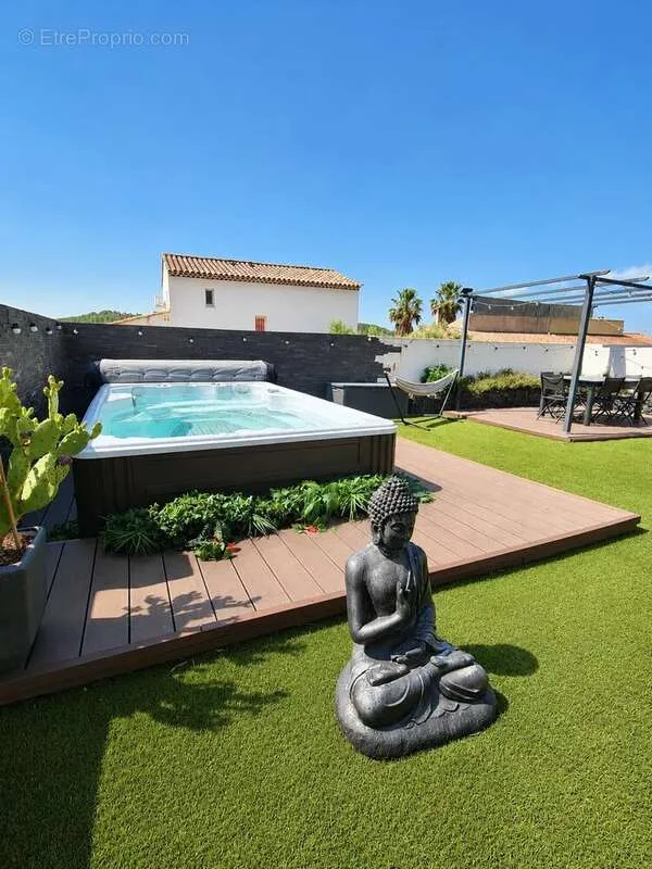 Piscine - Maison Mitoyenne avec Spa de Nage à Coudoux