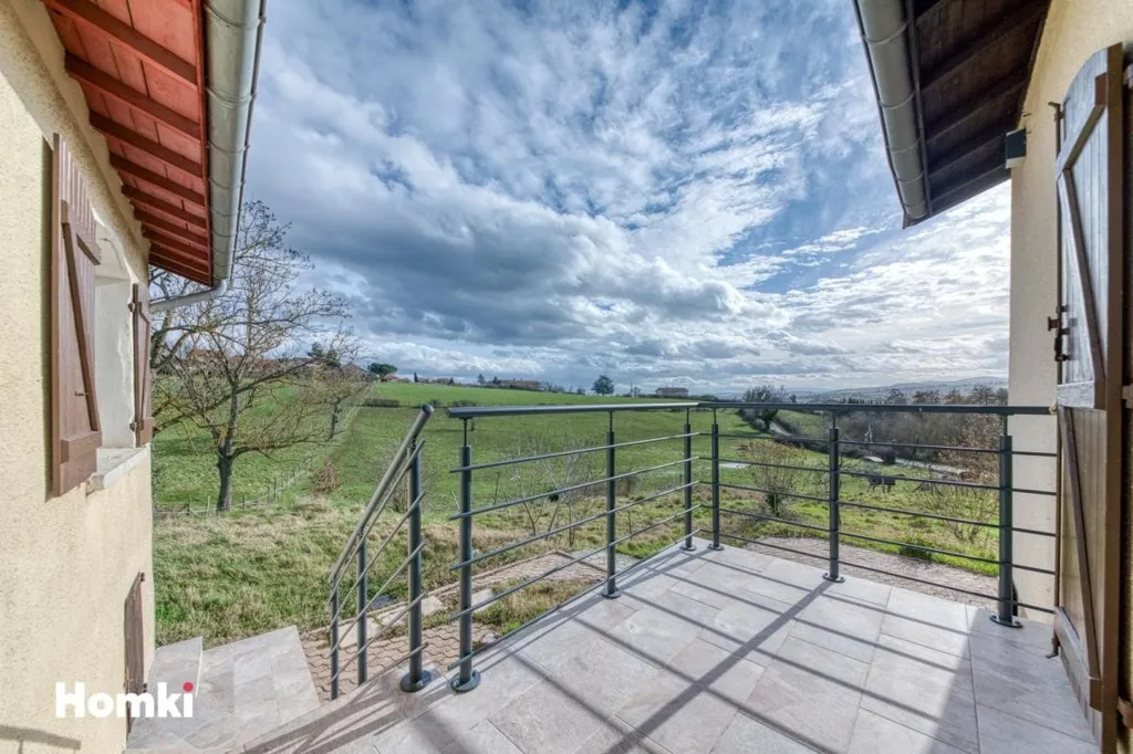 Terrasse - Maison T6 avec Studio Indépendant à Sainte-Consorce