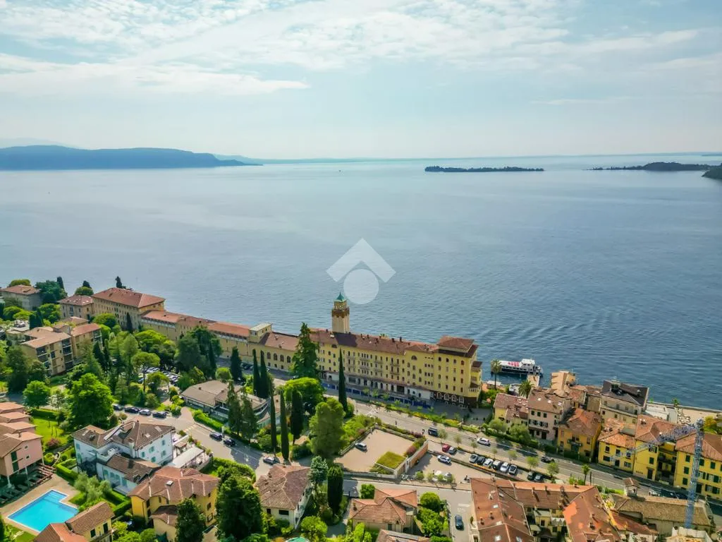 Studio Apartment with Lake View in Gardone Riviera
