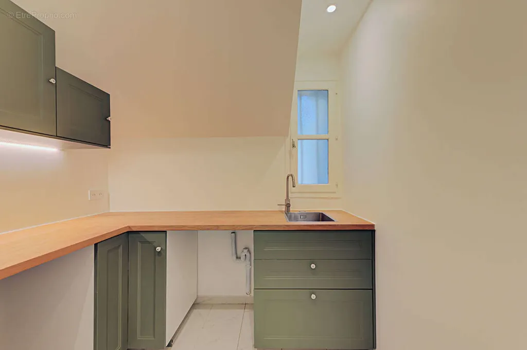 Kitchen - Studio with Courtyard View in Paris 3ème