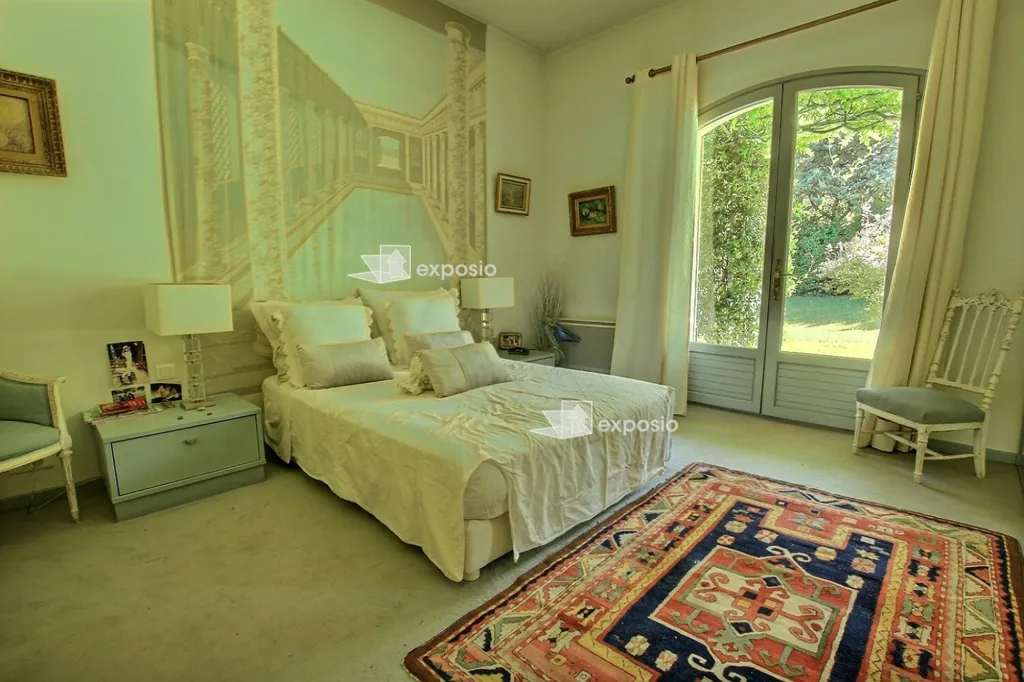 Bedrooms - 8-Piece Property with Pool in Aix-en-Provence
