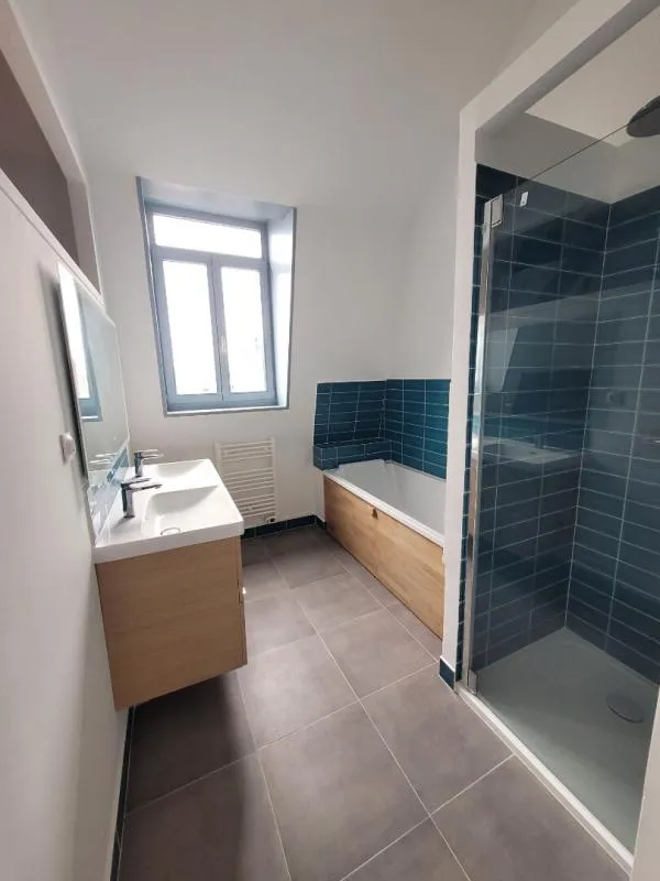Salles de bain - Appartement Duplex avec Vue Dégagée à Lille