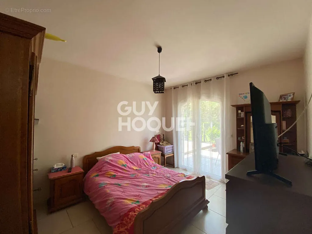 Bedrooms - Spacious House with Pool near Libourne