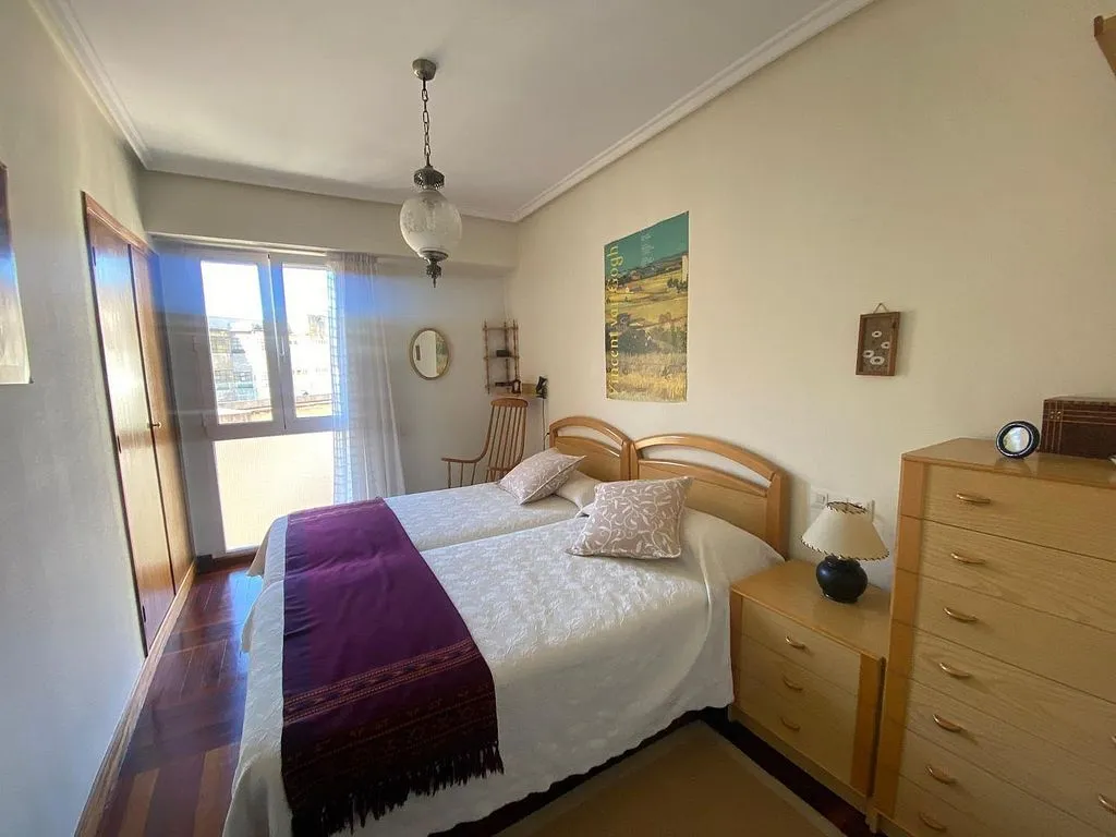 Magamistoad - Three-Bedroom Flat with Balcony in Urkizu