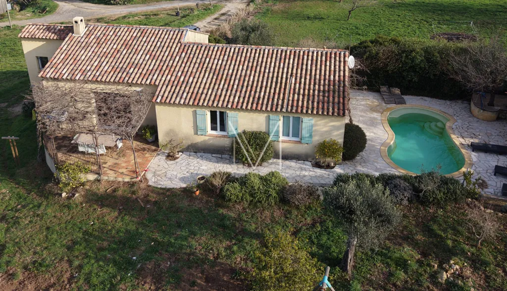 Vue aérienne - Maison Luxueuse avec Piscine au Plan-de-la-Tour