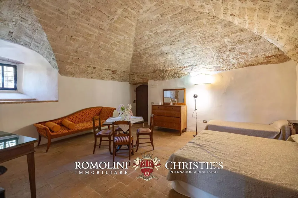 Magamistoad - Historic Estate with Castle in Umbria